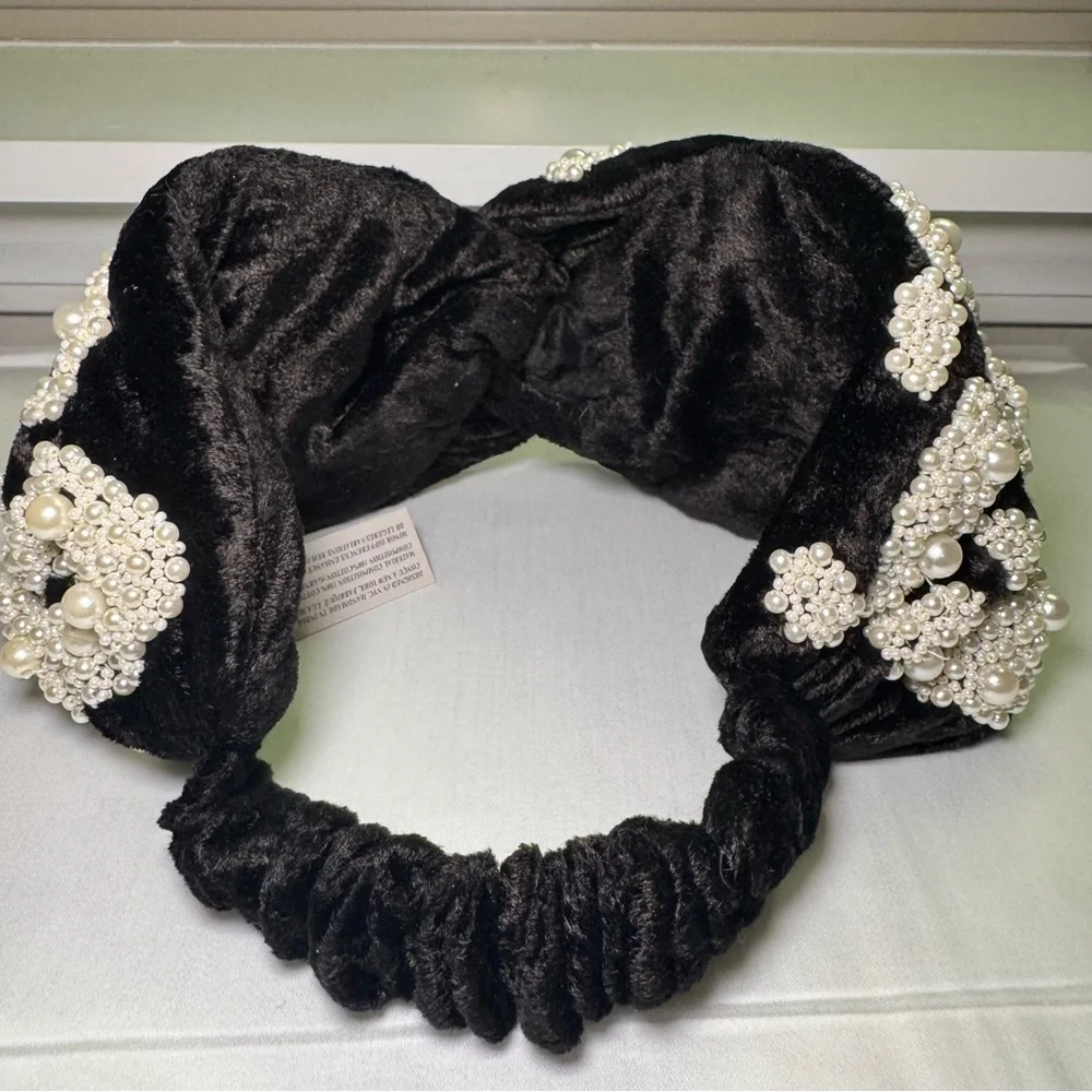 Deepa Gurnani Black Velvet Pearl Headband
